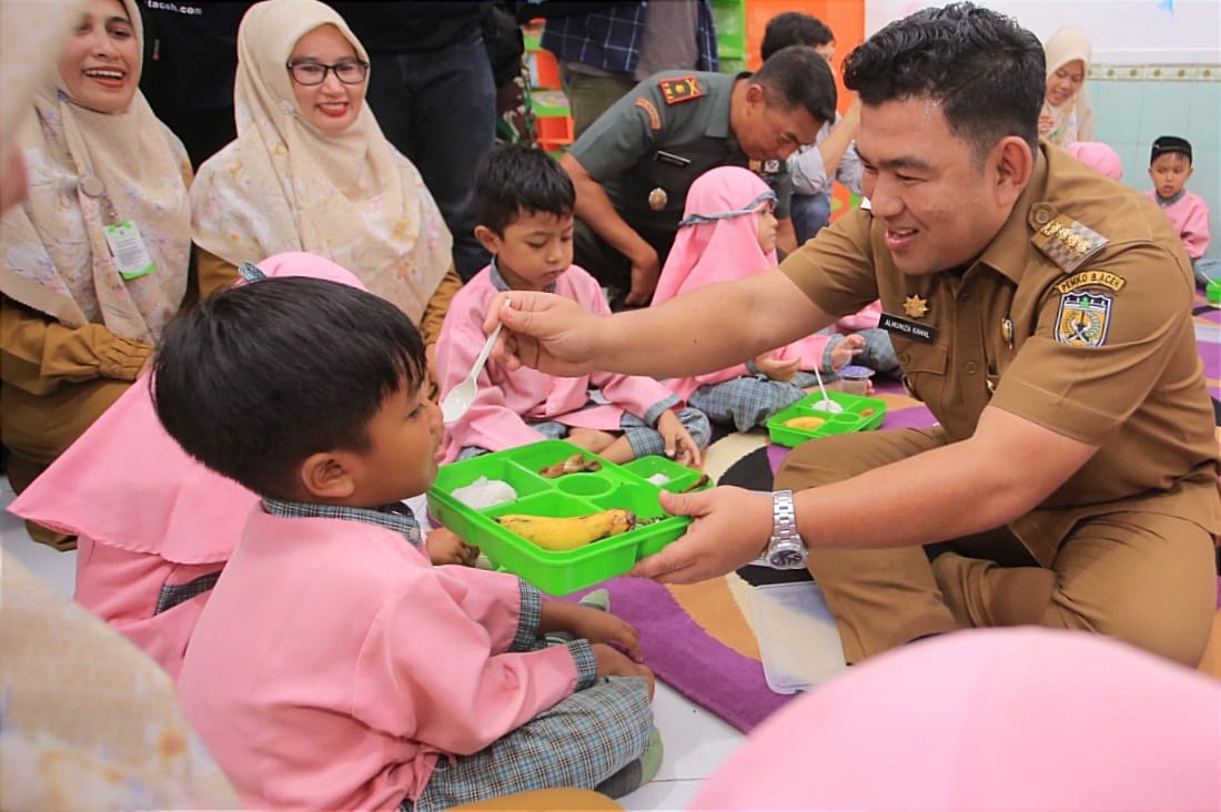 Pantau Makan Bergizi Gratis, Almuniza: Alhamdulillah, Anak-anak Senang