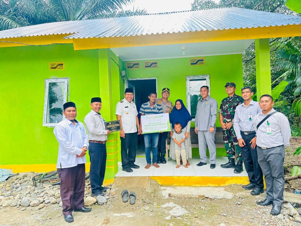 Bantuan CSR berupa rumah layak huni untuk warga tidak mampu. FOTO/Dok. Bank Aceh Syariah (BAS). Ⓒ Hak cipta foto di atas dikembalikan sesungguhnya kepada pemilik foto