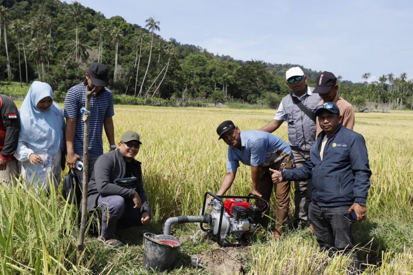 Bantuan sumur suntik untuk petani Pulo Aceh. FOTO/Dok. Bank Aceh Syariah (BAS). Ⓒ Hak cipta foto di atas dikembalikan sesungguhnya kepada pemilik foto