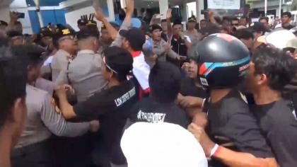 Ⓒ Hak cipta foto di atas dikembalikan sesungguhnya kepada pemilik foto Ⓒ Hak cipta foto di atas dikembalikan sesungguhnya kepada pemilik foto