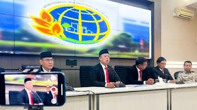 Ⓒ Hak cipta foto di atas dikembalikan sesungguhnya kepada pemilik foto Ⓒ Hak cipta foto di atas dikembalikan sesungguhnya kepada pemilik foto