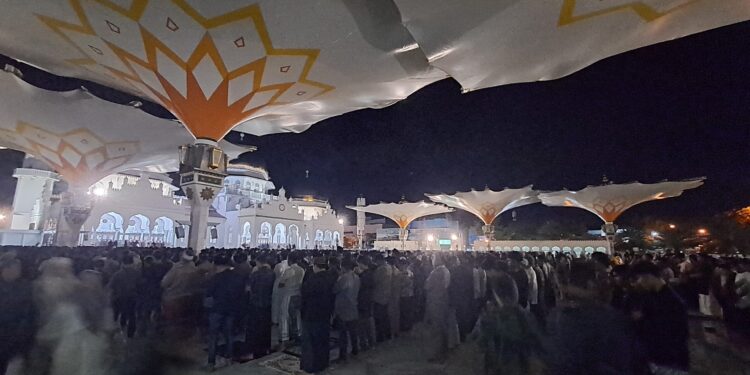 Ⓒ Hak cipta foto di atas dikembalikan sesungguhnya kepada sang pemilik foto Ⓒ Hak cipta foto di atas dikembalikan sesungguhnya kepada pemilik foto