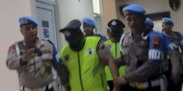 Ⓒ Hak cipta foto di atas dikembalikan sesungguhnya kepada sang pemilik foto Ⓒ Hak cipta foto di atas dikembalikan sesungguhnya kepada pemilik foto