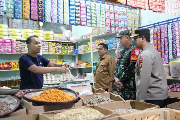 Menjelang Ramadhan 1446 Hijriah, harga kebutuhan pokok di Sabang stabil dan stok terjaga. Hal tersebut dipastikan secara langsung oleh Pj Wali Kota Sabang, Andri Nourman yang melakukan inspeksi mendadak (Sidak) ke pasar induk Kota Sabang. FOTO/Net. Ⓒ Hak cipta foto di atas dikembalikan sesungguhnya kepada pemilik foto