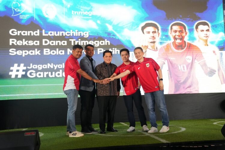 Ketua Umum PSSI, Erick Thohir yang didampingi anggota Komite Eksekutif Rudy Yulianto, Muhammad, Sekjen Yunus Nusi, Direktur Utama PT GSI Marsal Masita, dan Sekretaris Yayasan Bakti Sepak Bola Indonesia, Susyanto. FOTO/Net. Ⓒ Hak cipta foto di atas dikembalikan sesungguhnya kepada pemilik foto