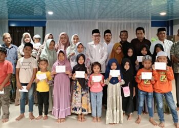 Anggota DPR RI dari Fraksi Partai Demokrat, HT Ibrahim, menggelar acara buka puasa bersama sekaligus memberikan santunan kepada anak yatim dalam rangkaian kegiatan silaturrahmi dan reses masa persidangan II tahun 2024-2025 di Kabupaten Aceh Besar. FOTO/Net. Ⓒ Hak cipta foto di atas dikembalikan sesungguhnya kepada pemilik foto