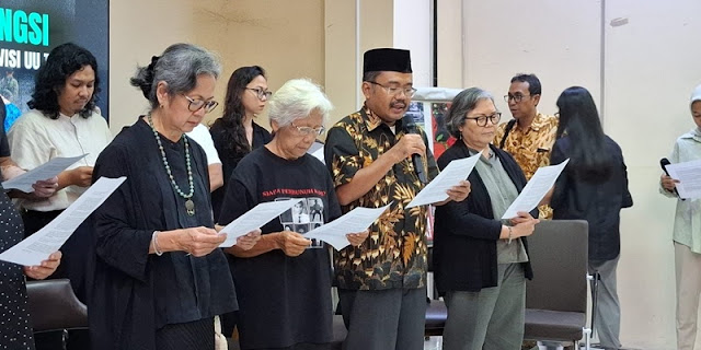 Ⓒ Hak cipta foto di atas dikembalikan sesungguhnya kepada pemilik foto Ⓒ Hak cipta foto di atas dikembalikan sesungguhnya kepada pemilik foto