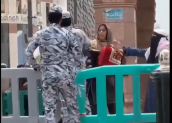 Viral Video Seorang Wanita Tampar Petugas Keamanan Masjid Nabawi, Ada Apa Gerangan?