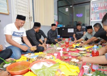 Bupati Syech Muharram Silaturahmi dan Buka Puasa Bersama Masyarakat Gampong Cot Lamkuweuh