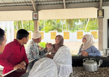 Istri Wagub Aceh Serahkan Bantuan untuk Korban Kebakaran Rumah di Bireuen