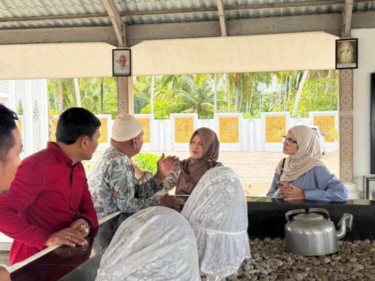 Istri Wagub Aceh Serahkan Bantuan untuk Korban Kebakaran Rumah di Bireuen