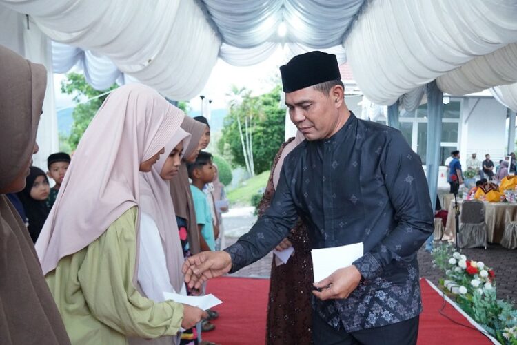 Bupati Aceh Besar Buka Puasa Bersama dan Santuni Anak Yatim di Meuligoe