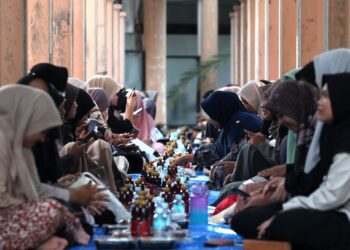 Buka Puasa di Masjid Fathun Qarib Diserbu Ribuan Jemaah, Panitia Tambah Menu Ifthar