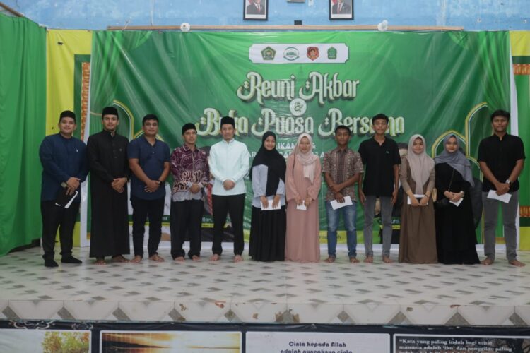 Ikatan Keluarga Alumni MAN 1 Aceh Barat (IKAMSA) menggelar Reuni Akbar dan Buka Puasa Bersama di Aula MAN 1 Aceh Barat, Jumat (21/3/2025). FOTO/Net. Ⓒ Hak cipta foto di atas dikembalikan sesungguhnya kepada pemilik foto