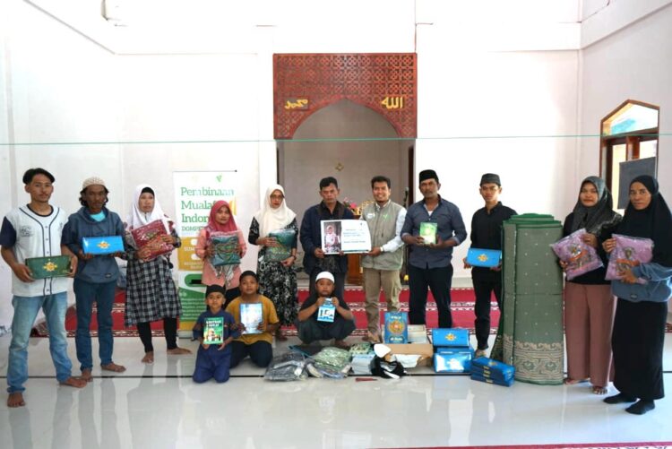 Jelang Idulfitri, Warga Karo Terima Alat Shalat dan Al-Quran Baru