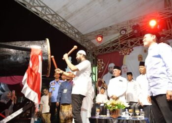 Gubernur Aceh Santuni Anak Yatim dan Lepas Pawai Takbir Idul Fitri
