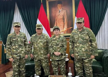 Pengamat sekaligus Direktur Eksekutif Lembaga Survei Indonesia (LSI) Djayadi Hanan mengatakan terdapat dua makna, dibalik foto bersama Ketua DPP PDIP Puan Maharani dengan Presiden Prabowo Subianto, Presiden ke-6 Susilo Bambang Yudhoyono (SBY) dan Presiden ke-7 Joko Widodo (Jokowi). FOTO/Net. Ⓒ Hak cipta foto di atas dikembalikan sesungguhnya kepada pemilik foto