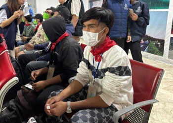 Wajah Salman tampak lelah dan muram saat ia tiba di Bandara Soekarno-Hatta, Tangerang, Banten, pada Jumat (28/2/2025) malam. FOTO/Net. Ⓒ Hak cipta foto di atas dikembalikan sesungguhnya kepada pemilik foto