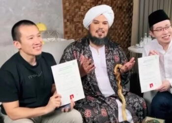 Dokter Richard Lee Mualaf, Reni Effendi Kembali ke Agama Lamanya