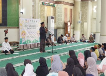 Kegiatan pendidikan Alquran yang dikemas Beut Semeubeut Ramadhan II Gampong Tanjong Seulamat, Kecamatan Darussalam, Aceh Besar yang telah berlangsung selama 20 hari selama ramadhan resmi ditutup, Ahad (23/03/2025). FOTO/Net. Ⓒ Hak cipta foto di atas dikembalikan sesungguhnya kepada pemilik foto