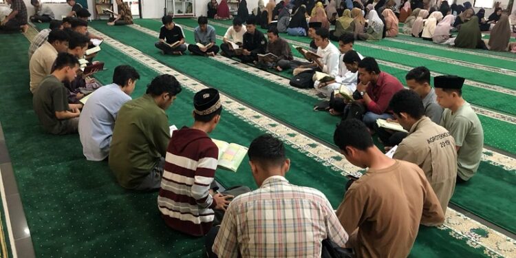 Ⓒ Hak cipta foto di atas dikembalikan sesungguhnya kepada sang pemilik foto Ⓒ Hak cipta foto di atas dikembalikan sesungguhnya kepada pemilik foto