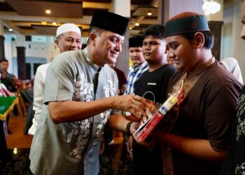 Bersama IKASMANDU, Pangdam IM Santuni Puluhan Anak Yatim Banda Aceh