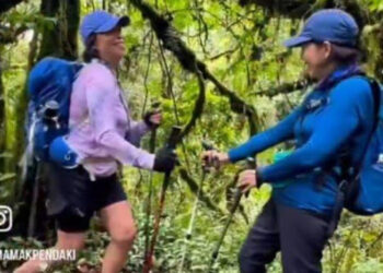 Dunia pendakian kehilangan dua figur veteran, Lilie Wijayati dan Elsa Laksono, yang meninggal dunia setelah mengalami gejala Acute Mountain Sickness (AMS) saat mendaki Puncak Carstensz di Papua, Sabtu (1/3/2025). FOTO/Net. Ⓒ Hak cipta foto di atas dikembalikan sesungguhnya kepada pemilik foto
