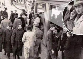 Sebuah foto yang beredar di internet sukses menghebohkan dunia maya. Pasalnya, seorang manusia disebut menjelajah waktu dan tertangkap kamera di foto tahun 1940. FOTO/Net. Ⓒ Hak cipta foto di atas dikembalikan sesungguhnya kepada pemilik foto