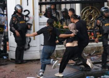 Liput Demo UU TNI, Wartawan di Surabaya Dianiaya Polisi, Dipaksa Hapus Video Pemukulan