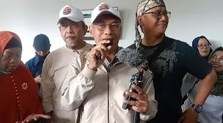 Pemerhati Politik dan Kebangsaan M Rizal Fadillah (tengah). FOTO/Net. Ⓒ Hak cipta foto di atas dikembalikan sesungguhnya kepada pemilik foto