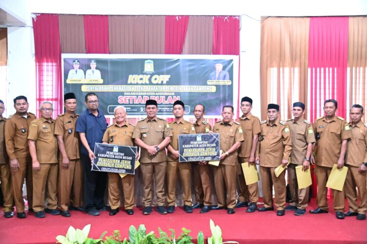 Syech Muharram Tepati Janji, Keuchik di Aceh Besar Bisa Terima Gaji Setiap Bulan