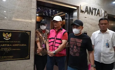 Ⓒ Hak cipta foto di atas dikembalikan sesungguhnya kepada sang pemilik foto Ⓒ Hak cipta foto di atas dikembalikan sesungguhnya kepada pemilik foto