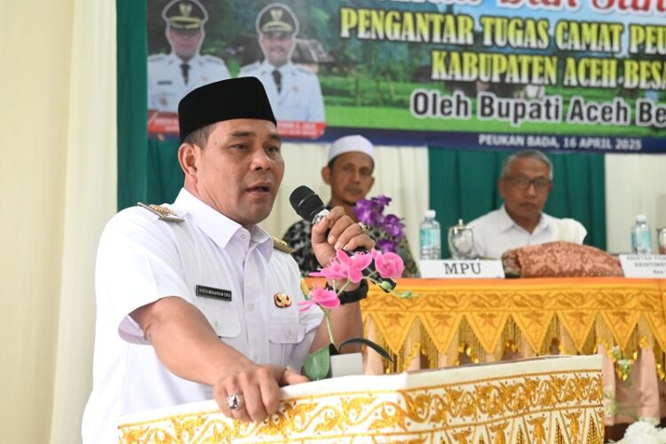 Bupati Aceh Besar Serahkan Surat Tugas untuk Camat Peukan Bada