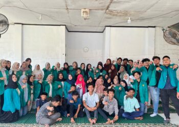 Badan Eksekutif Mahasiswa (BEM) Fakultas Hukum Universitas Syiah Kuala, melalui Bidang Kesejahteraan Mahasiswa menyelenggarakan kegiatan bakti sosial dengan tema “Tebarkan Kepedulian, Wujudkan Kebersamaan“ disertai dengan penyaluran donasi untuk anak-anak yatim, Sabtu (26/4/2025). FOTO/Dok. BEM FH USK. Ⓒ Hak cipta foto di atas dikembalikan sesungguhnya kepada pemilik foto