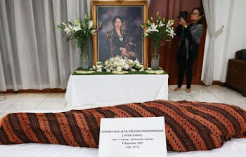 Sempat tak punya agama hingga bertemu bidadari di Madinah, ini perjalanan spiritual Titiek Puspa