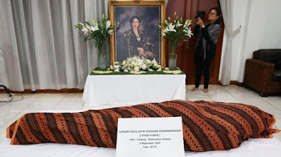 Sempat tak punya agama hingga bertemu bidadari di Madinah, ini perjalanan spiritual Titiek Puspa