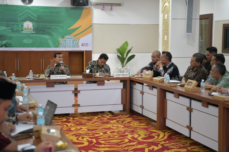 Wakil Gubernur (Wagub) Aceh, Fadhlullah memimpin rapat lintas Satuan Kerja Perangkat Aceh (SKPA) untuk membahas percepatan pembentukan Koperasi Desa Merah Putih, Senin (13/5/2025). FOTO/Net. Ⓒ Hak cipta foto di atas dikembalikan sesungguhnya kepada pemilik foto