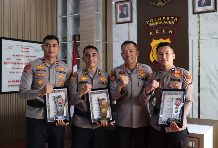 Ⓒ Hak cipta foto di atas dikembalikan sesungguhnya kepada pemilik foto Ⓒ Hak cipta foto di atas dikembalikan sesungguhnya kepada pemilik foto