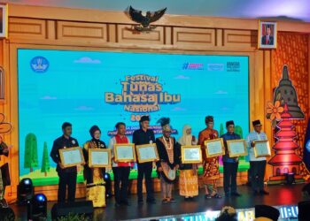 Pemkab Aceh Besar Terima Penghargaan Revitalisasi Bahasa Daerah Tingkat Nasional