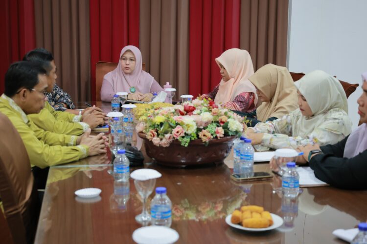 Rita Mayasari Pimpin Rapat Perdana Bunda PAUD Aceh Besar