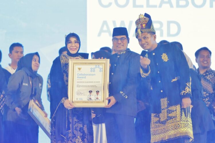 UIN Ar-Raniry Terima Collaboration Award dari Pemkot Banda Aceh