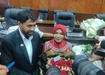 Sah! Bunda Salma Dilantik Sebagai Anggota DPRA