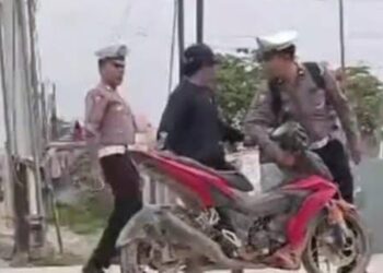 Viral Oknum Polantas Tampar dan Tendang Pengendara di Tengah Jalan, Warga Murka
