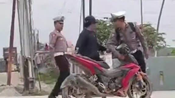 Ⓒ Hak cipta foto di atas dikembalikan sesungguhnya kepada sang pemilik foto Ⓒ Hak cipta foto di atas dikembalikan sesungguhnya kepada pemilik foto