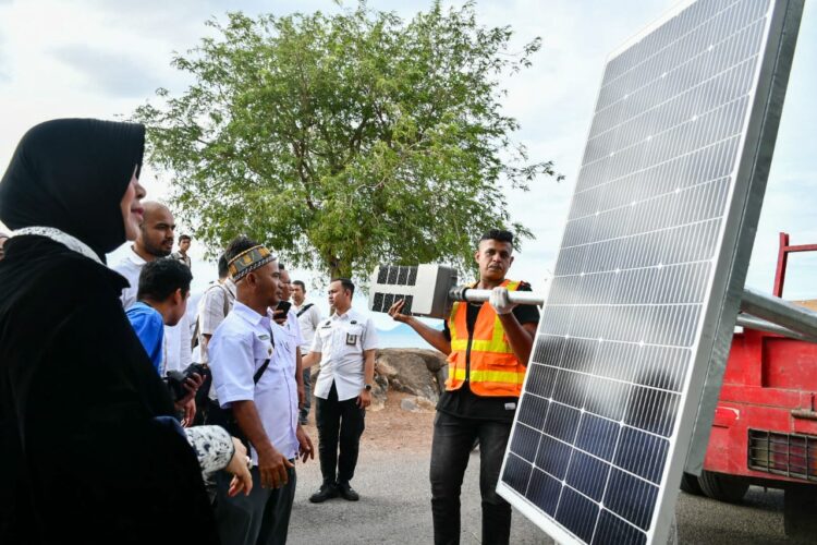 Pemko Banda Aceh Pasang 27 Lampu Tenaga Surya di Kawasan Wisata Ulee Lheue