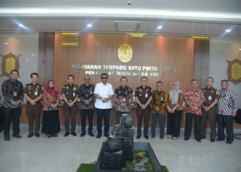 Kepala Kejaksaan Tinggi (Kajati) Aceh, Yudi Triadi, melakukan kunjungan silaturahmi ke Pengadilan Tinggi Banda Aceh, Kamis (15/5/2025). FOTO/Net. Ⓒ Hak cipta foto di atas dikembalikan sesungguhnya kepada pemilik foto