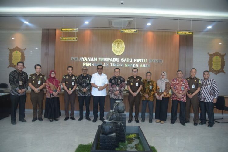Kepala Kejaksaan Tinggi (Kajati) Aceh, Yudi Triadi, melakukan kunjungan silaturahmi ke Pengadilan Tinggi Banda Aceh, Kamis (15/5/2025). FOTO/Net. Ⓒ Hak cipta foto di atas dikembalikan sesungguhnya kepada pemilik foto
