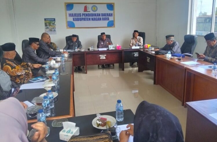 Majelis Pendidikan Aceh (MPA) Kabupaten Bireuen melakukan kunjungan kerja ke Majelis Pendidikan Daerah (MPD) Kabupaten Nagan Raya dalam rangka penguatan kelembagaan dan penelaahan program kerja lembaga keistimewaan Aceh di bidang pendidikan, Kamis (15/5/2025). FOTO/Net. Ⓒ Hak cipta foto di atas dikembalikan sesungguhnya kepada pemilik foto