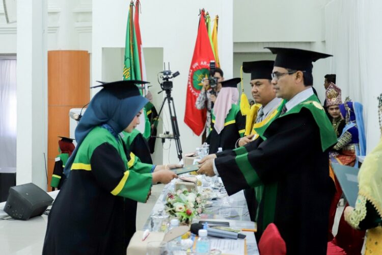UIN Ar-Raniry Wisuda 913 Lulusan,12 dari Malaysia