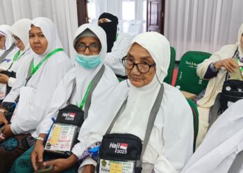 Tiga Generasi ‘Nenek Ibu dan Cucu’ dari Sabang Berangkat ke Tanah Suci dalam Satu Kloter